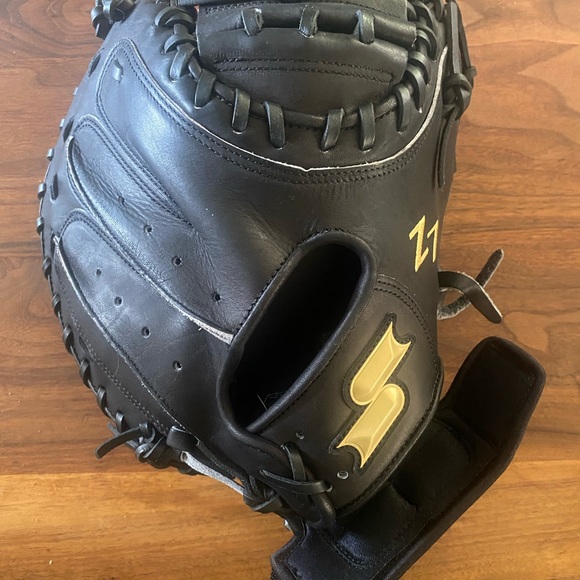 SSK right hand catchers mitt.  New without tags. - Picture 5 of 5